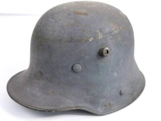 Stahlhelm Luftwaffe. Glocke aus dem 1.Weltkrieg, Innenfutter M40 original verbaut. Graublauer Originallack