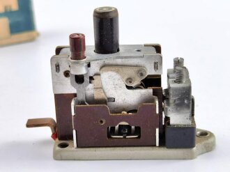 Luftwaffe Selbstschalter zur Sicherung der elektrischen Bordanlage gegen Überlastung und Kurzschluß. FL E 5000 01, ungebrauchtes Stück in der originalen Verpackung