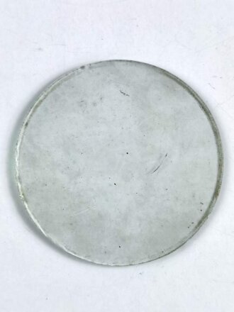 Glasscheibe für ein Anzeigegerät der Luftwaffe. Durchmesser 79mm, relativ dickes Glas