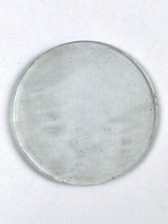 Glasscheibe für ein Anzeigegerät der Luftwaffe. Durchmesser 79mm, relativ dickes Glas