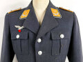 Luftwaffe, Waffenrock für einen Offizier fliegendes Personal. Getragenes Stück in gutem Zustand, die Effekten original vernäht
