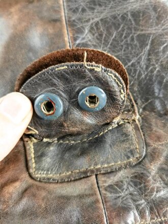 Luftwaffe, braune Lederjacke für Jagdflieger ( sogenannte Reichsverteidigungsjacke ). Getragenes Stück in  gutem Zustand, Das Etikett mit Reichsbetriebsnummer datiert 1944