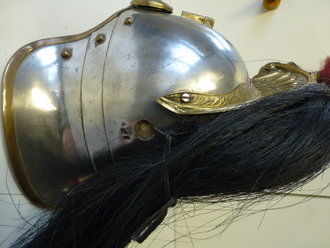 Frankreich, Helm eines Kürassiers vor 1900, z.T. klägliche Restaurierungsversuche, sicher leicht zu verbessern. Gute Substanz