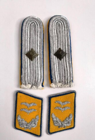 Luftwaffe, Paar Schulterstücke und Kragenspiegel für einen Oberleutnant der Reserve fliegendes Personal