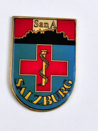 Österreich, Truppenkörperabzeichen Bundesheer " Sanitätsanstalt Salzburg " Breite 4,5 cm und höhe 6,5 cm, Rückseitig mit Kleberesten