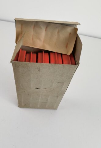 U.S. WWII, 10 first aid packets Carlisle Model red, in the original cardboard box