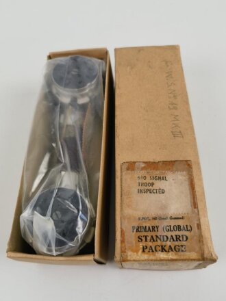 U.S. Signal Corps, Dog bone connector ZA 10606 for Wireless set No.19. Original boxed, dated 1964.