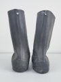 U.S. Army Pair of 1978/ 79  dated rubber overshoes, size II. Good condition