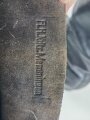 Paar Stiefel für Mannschaften der Wehrmacht. Ungewöhnliche Ausführung, aber eindeutige Kammerstücke mit dreiteiliger Sohle und verdeckter Naht. Sohlenlänge 28,5cm