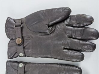 Paar gefütterte Lederhandschuhe für Offiziere der Wehrmacht. Leicht getragenes Paar in gutem Zustand