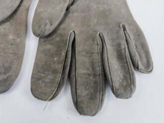 Paar Wildlederhandschuhe für Offiziere der Wehrmacht. Getragenes Paar in gutem Zustand, leicht Stockfleckig