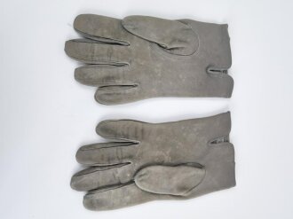 Paar Wildlederhandschuhe für Offiziere der Wehrmacht. Getragenes Paar in gutem Zustand, leicht Stockfleckig