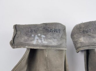 Paar Wildlederhandschuhe für Offiziere der Wehrmacht. Getragenes Paar in gutem Zustand, leicht Stockfleckig