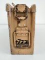 Gurtkasten / Patronenkasten Wehrmacht. Frühes Stück aus Aluminium, Originallack sandfarben Afrikakorps, darunter Luftwaffenblau