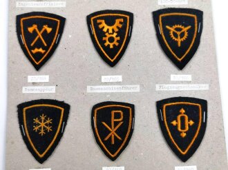 Schweiz, Sammlung Spezialistenabzeichen der Schweizer Armee, auf Karton angetackert