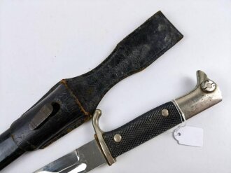 Extraseitengewehr KS98 Wehrmacht. Scheide Originallack, Hersteller E.Pack & Söhne Solingen, im Lacklederkoppelschuh. Ungereinigtes Stück