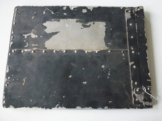 Luftwaffe Blechbehälter, wohl für Kartenmaterial im Flugzeug, Maße 36x27cm, Originallack