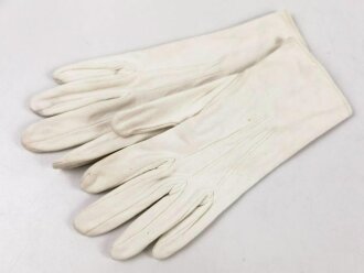 Kaiserreich, Weiße Handschuhe für Offiziere. Leicht angeschmutzt, stark getragenes , zwei unterschiedliche Grössen