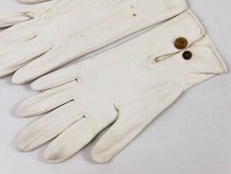 Kaiserreich, Weiße Handschuhe für Offiziere. Leicht angeschmutzt, stark getragenes , zwei unterschiedliche Grössen