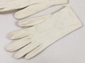 Kaiserreich, Weiße Handschuhe für Offiziere. Leicht angeschmutzt, stark getragenes , zwei unterschiedliche Grössen