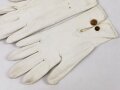 Kaiserreich, Weiße Handschuhe für Offiziere. Leicht angeschmutzt, stark getragenes , zwei unterschiedliche Grössen