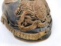 Bayern, Pickelhaube für einen Offizier der Chevaulegers. Dachbodenfund im Fundzustand