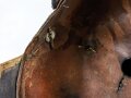 Bayern, Pickelhaube für einen Offizier der Chevaulegers. Dachbodenfund im Fundzustand