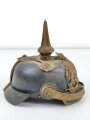 Bayern, Pickelhaube für einen Offizier der Chevaulegers. Dachbodenfund im Fundzustand