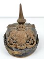 Bayern, Pickelhaube für einen Offizier der Chevaulegers. Dachbodenfund im Fundzustand