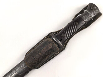 Seitengewehr Modell 84/98 zum k98 der Wehrmacht. Nummerngleiches Stück von F.Herder Solingen, datiert 1939. "Geienigtes" Stück, in originalem Koppelschuh