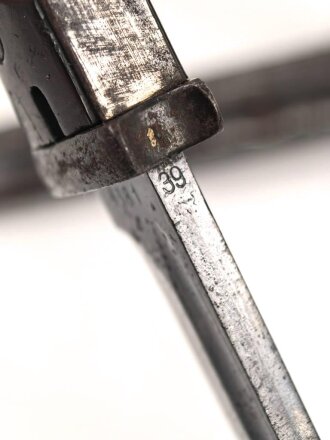 Seitengewehr Modell 84/98 zum k98 der Wehrmacht. Nummerngleiches Stück von F.Herder Solingen, datiert 1939. "Geienigtes" Stück, in originalem Koppelschuh