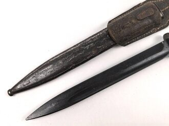 Seitengewehr Modell 84/98 zum k98 der Wehrmacht. Nummerngleiches Stück von F.Herder Solingen, datiert 1939. "Geienigtes" Stück, in originalem Koppelschuh