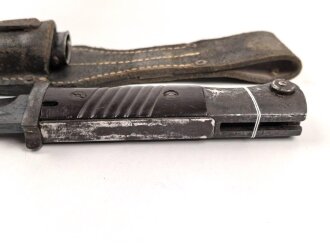 Seitengewehr Modell 84/98 zum k98 der Wehrmacht. Nummerngleiches Stück von F.Herder Solingen, datiert 1939. "Geienigtes" Stück, in originalem Koppelschuh