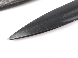 Seitengewehr Modell 84/98 zum k98 der Wehrmacht. Nummerngleiches Stück von F.Herder Solingen, datiert 1939. "Geienigtes" Stück, in originalem Koppelschuh