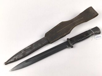 Seitengewehr Modell 84/98 zum k98 der Wehrmacht. Nummerngleiches Stück von F.Herder Solingen, datiert 1939. "Geienigtes" Stück, in originalem Koppelschuh