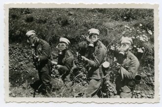 1. Weltkrieg Foto  mit Gasmasken 8,5 x 5,5 cm
