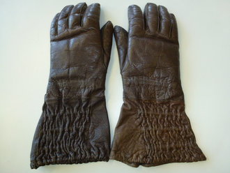 Paar Handschuhe für Fallschirmjäger, die rechte...