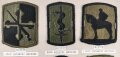 U.S. Army, Sammlung Ärmelabzeichen, Verschiedene Verbände, auf Karton getackert