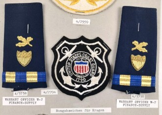 U.S.  Coast Guard, Sammlung Abzeichen/ Schulterklappen der Küstenwache, auf Karton getackert