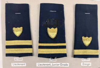 U.S.  Coast Guard, Sammlung Schulterstücke der Küstenwache, auf Karton getackert