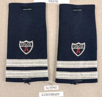 U.S. Coast Guard, Sammlung Schulterstücke der Küstenwache, auf Karton getackert