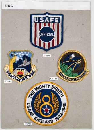 U.S. Army, Sammlung Ärmelabzeichen, auf Karton getackert