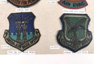 U.S. Air Force, Sammlung Ärmelabzeichen für den Kampfanzug, auf Karton getackert