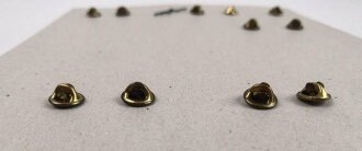 U.S. Combat Medical Bages, Sammlung Abzeichen, auf Karton teils getackert