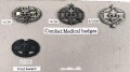 U.S. Combat Medical Bages, Sammlung Abzeichen, auf Karton teils getackert