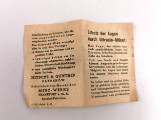 Allgemeine Schutzbrille Wehrmacht in Kunstlederhülle, ungetragenes Stück mit dunklen Ultrasin Gläsern, Beizettel von 1942 innliegend