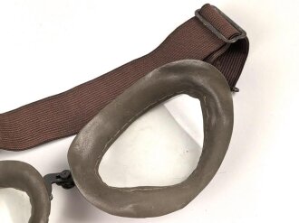Kradmelderbrille Wehrmacht. Datiert 1941, Gummimuscheln weich, Band neuzeitlich ergänzt
