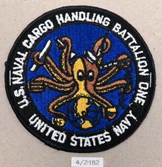 U.S. Navy, Sammlung Ärmelabzeichen, auf Karton getackert