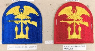 U.S. Navy, Sammlung Ärmelabzeichen, auf Karton getackert