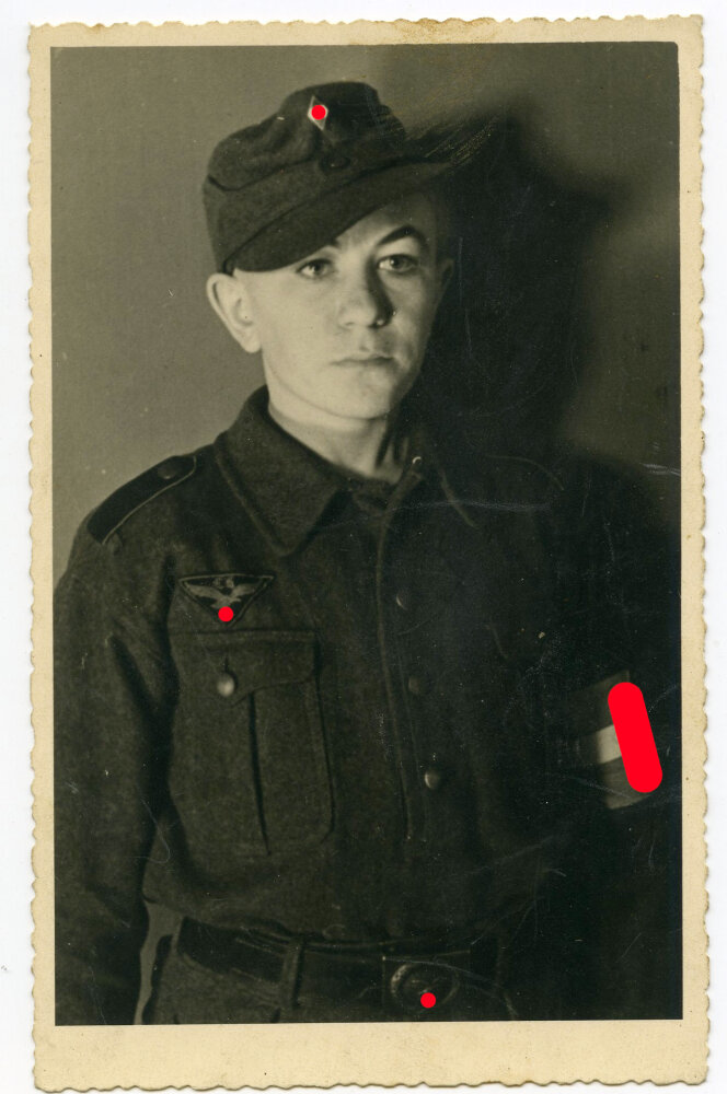 studioaufnahme-eines-angeh-rigen-der-hj-luftwaffenhelfer-ma-e-8-5